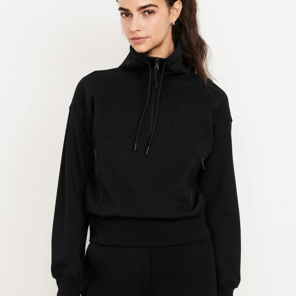 Dynamic Fleece Sweatshirt and Pants Set